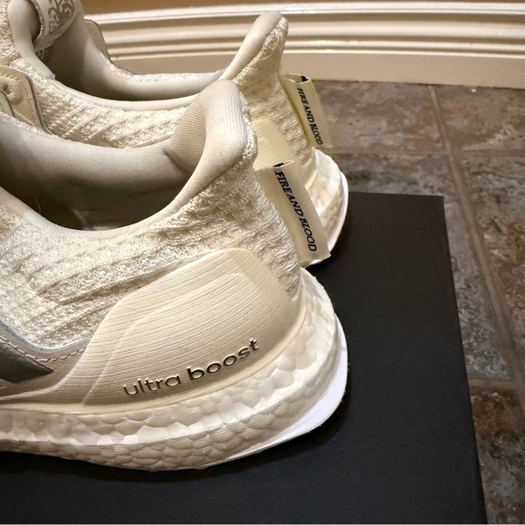 Women's Adidas Ultra Boost 4.0 Game Of Thrones Targaryen size 8 limited ed



﻿ - Picture 4 of 15